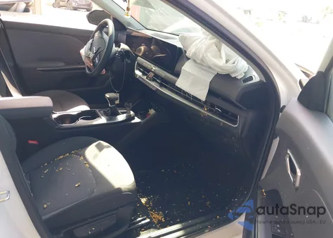 2025 Kia K4 Lxs z USA, uszkodzony, nr VIN 3KPFT4DE3SE006027